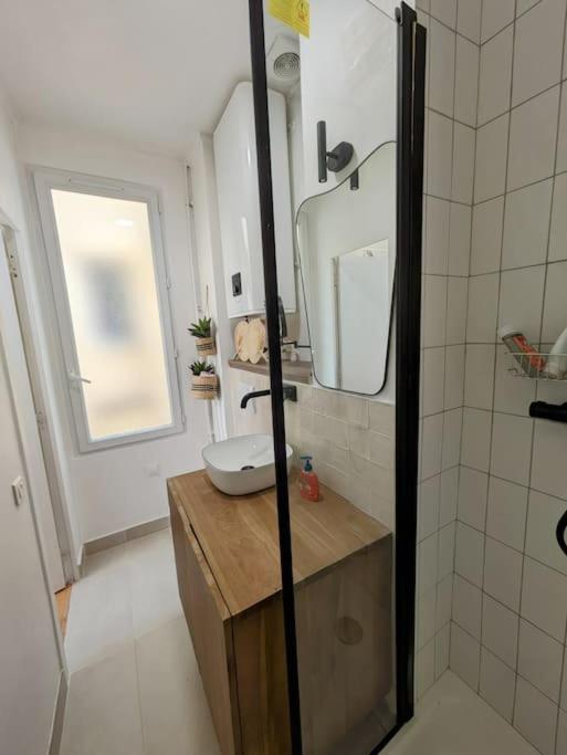 Studio Calme Et Ensoleille Entierement Renove Paris Exterior photo